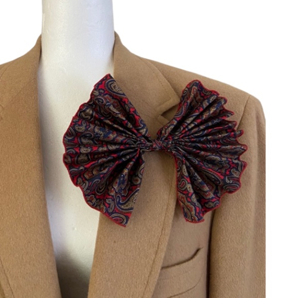Vintage | Silk Paisley Pleated Lapel/Collar Bow - Picture 3 of 13